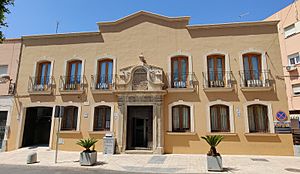 Archivo:Fachada de la biblioteca municipal de Huércal de Almeria