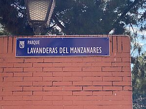 Archivo:Foto de parque en el Paseo de las Acacias. Madrid