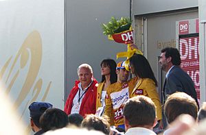 Archivo:Freire de amarelo en Santiago 2007