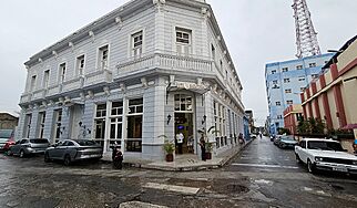 Archivo:Hotel Saratoga, Holguín