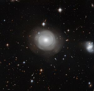 Archivo:Hubble image of ESO 381-12