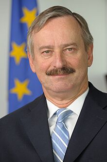 Kallas EC Portrait 2010.jpg