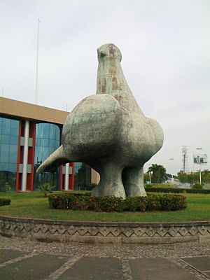 Archivo:La Paloma, escultura de Juan Soriano