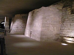 Archivo:Louvre medieval foundations flickr