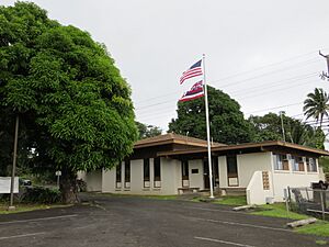 Archivo:Maui-Hana-police-station-lot