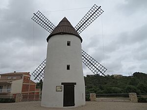 Archivo:Molino de viento, municipio El Perelló (Tarragona)