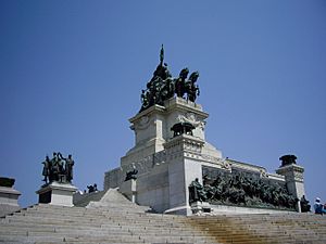 Archivo:Monumento à Independencia II