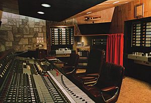 Archivo:Mountain-studios