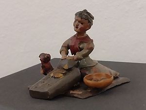 Archivo:Mujer moliendo trigo, ceramica policromada 1924