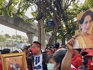 Archivo:Myanmar coup 2021 protest in Bangkok Thailand 02
