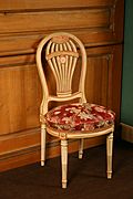 No0205 chaise "Montgolfier" de style Louis XVI réplique d'un modèle d'époque réalisé par les Ateliers Allot Frères .