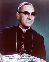 Archivo:O.Romero 1979 autographed photo