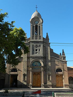 Archivo:Parroquia y Santuario María Auxiliadora, uno de los atractivos de la localidad. Obra culminada en 1909.