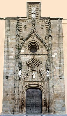 Archivo:Portada de la iglesia de Nuestra Señora del Valle de Villafranca de los Barros