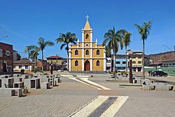 Praça da Matriz e Igreja Matriz de Santana, Santana do Paraíso MG2.JPG