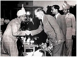 Archivo:President of Yugoslavia Josip Broz Tito meeting with H.E.H. the Nizam of Hyderabad in 1956