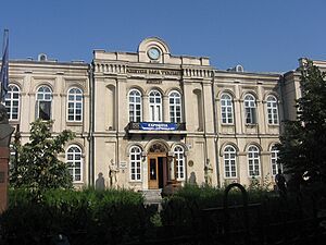 Archivo:RO PH Ploiesti history museum