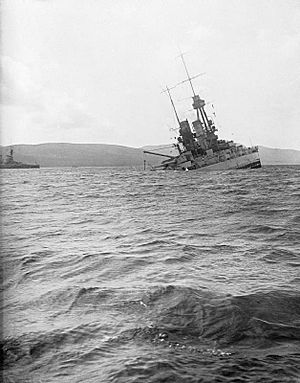 Archivo:SMS Bayern sinking