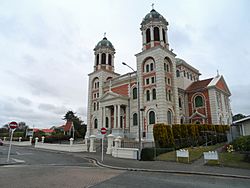 Sacred Heart Basilica Timaru front side 2015.jpg