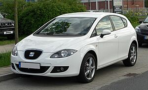 Archivo:Seat Leon (1P) – Frontansicht, 17. April 2011, Düsseldorf