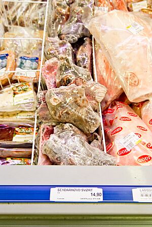 Archivo:Sheep heads in supermarket, Faroe Islands