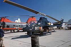 Archivo:Spanish AH-1G Cobra at NAS Rota in 1975