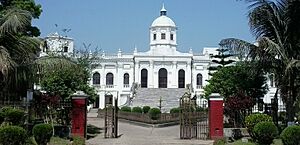 Archivo:Tajer Hat zamindar Bari