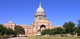 Archivo:Texas State Capitol building-front left front oblique view