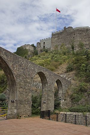 Archivo:Trabzon aqueduct