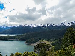 Archivo:View of Sierra Nevada from the viewpoint "Los Condores" in summer