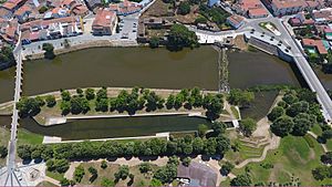 Archivo:Zona del rio de Moraleja (Cáceres), a vista de pájaro