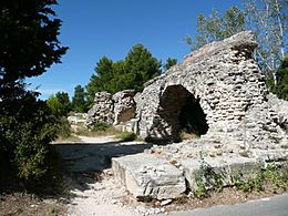 Barbegal aqueduct 01.jpg