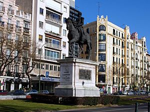 Archivo:Callejeando por Madrid (9043435403)