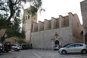 Archivo:Catedral d'Eivissa - exterior