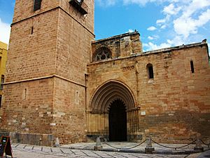 Archivo:Catedral d'Oriola, porta de les Cadenes
