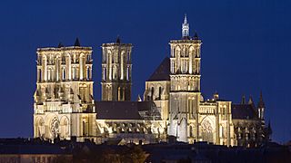 Cathédrale Notre-Dame de Laon at night-5675