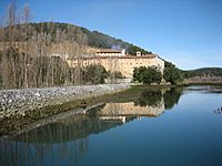 Archivo:Convento de Montehano, Escalante (Spain)