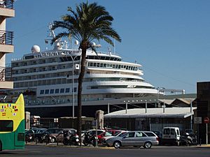 Archivo:Crucero en Cádiz