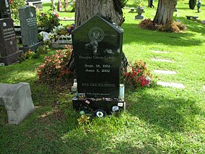 Archivo:Dee Dee Ramone - Hollywood Forever Cemetery