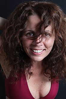 EVA YÁRNOZ, poeta española.jpg