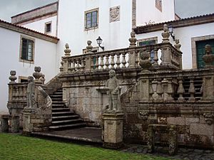 Archivo:Escalinata posterior Pazo Mariñán II