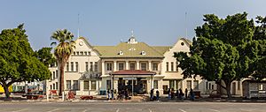 Archivo:Estación de ferrocarril, Windhoek, Namibia, 2018-08-04, DD 13