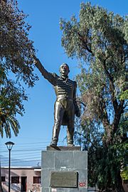 Archivo:Estatua de Manuel Rodríguez, Llay-Llay 20211009