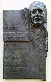 Archivo:Gabriel García Márquez plaque - Rue Cujas, Paris 5