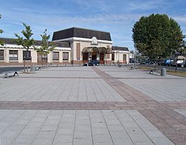 Gare de Tergnier - façade.JPG
