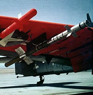 Archivo:Heat-Homing Rocket on AD Skyraider c1952