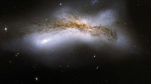 Archivo:Hubble Interacting Galaxy NGC 520 (2008-04-24)