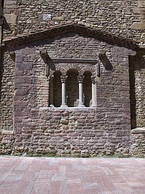 Archivo:Iglesia de San Tirso. Ábside
