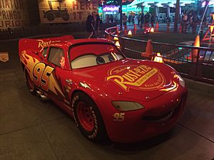Archivo:Lightning McQueen Disney California Adventure 2018