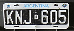 Archivo:Matrícula automovilística Argentina 1995 KNJ D 605 duplicate